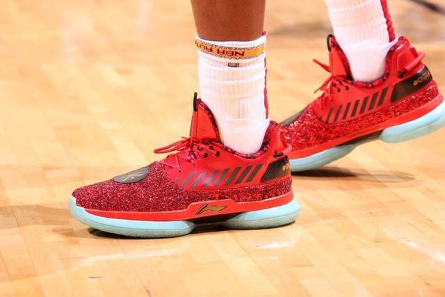 湖人官宣正式签下丁威迪 后者为科比少拿400万